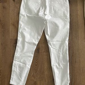 LOFT Modern Skinny Jeans in White NWT